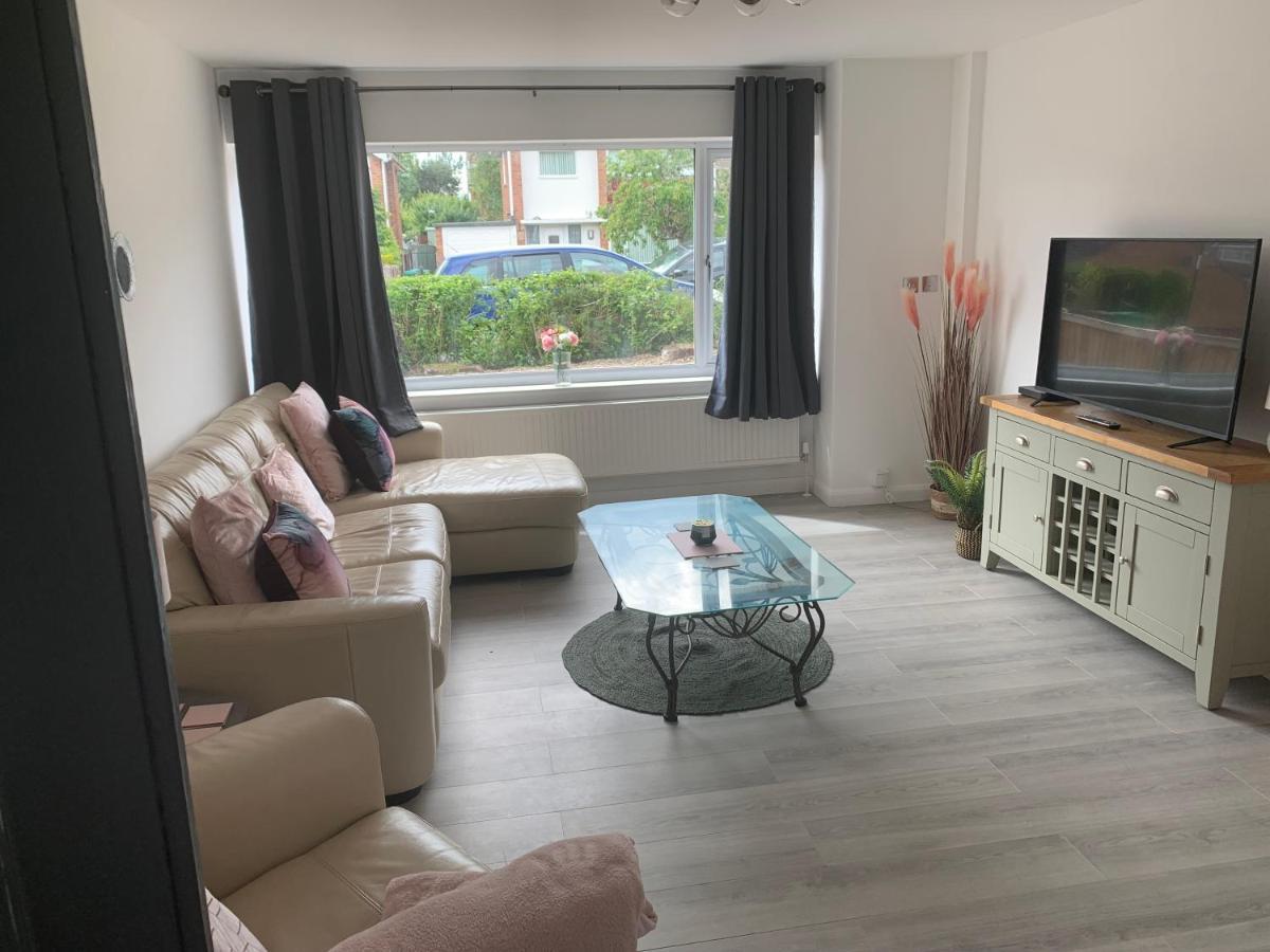 Crowthorne House, Beautiful 3 Bedroom Home For Upto 8 Guests, With Sofa Bed Cul-De-Sac With Private Driveway Nottingham Eksteriør bilde