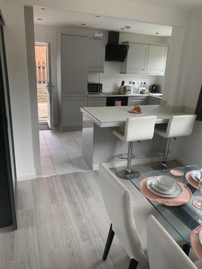 Crowthorne House, Beautiful 3 Bedroom Home For Upto 8 Guests, With Sofa Bed Cul-De-Sac With Private Driveway Nottingham Eksteriør bilde